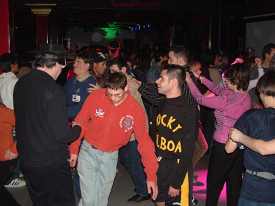 I ragazzi si divertono a ballare
