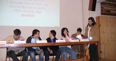 I ragazzi si preparano per l'inizio del convegno