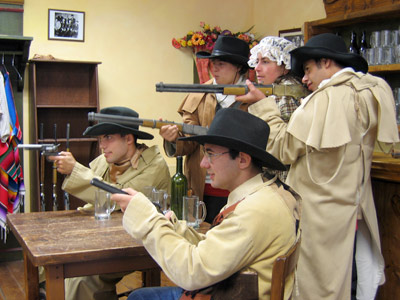 I ragazzi sono armati fino ai denti come in un film western