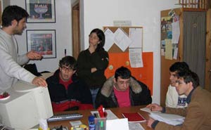 Il gruppo discute su come costruire il sito